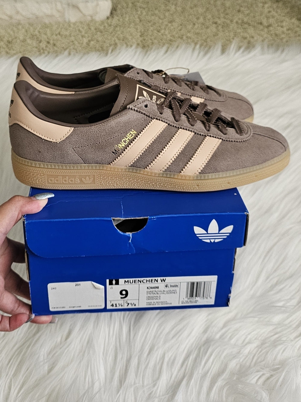 Adidas Munchen sneakers in Earth Strata Halo Blush Gum